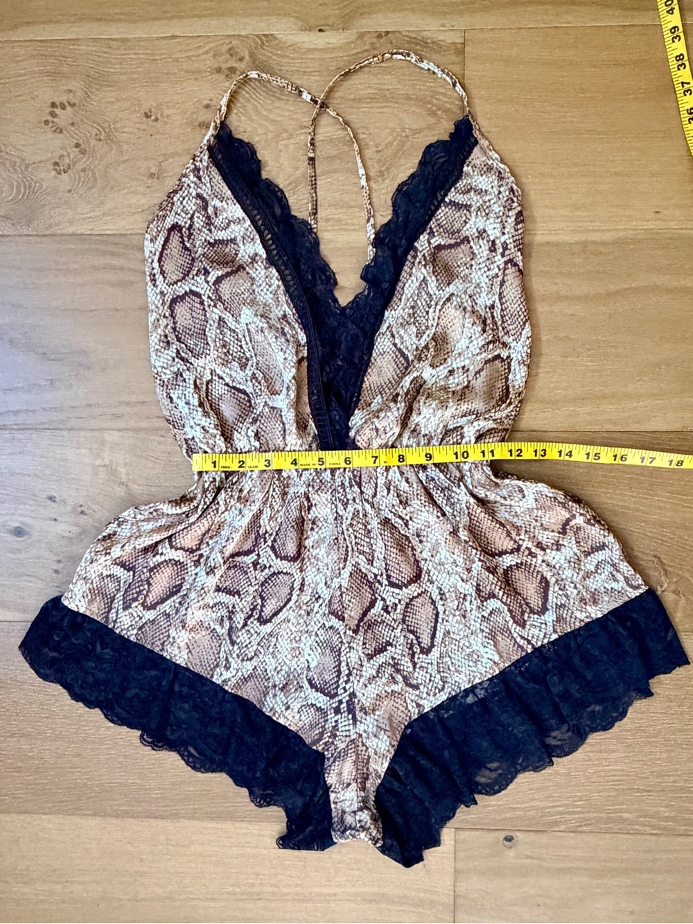 Missguided Snakeskin Teddy Romper Pajamas Black Lace Satin Sexy Flirty Size 8/M - Picture 11 of 11